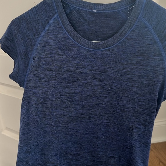 Lululemon Women’s Navy Swiftly Top - Picture 2 of 4
